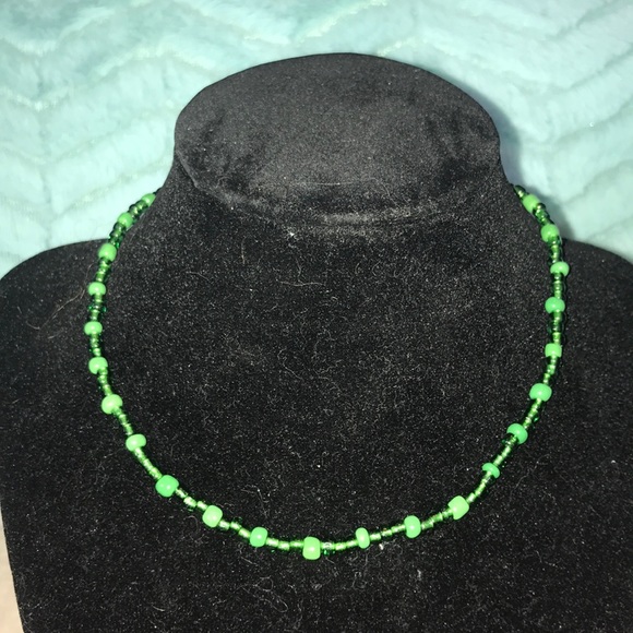 Handcrafted green glass seed bead choker - Picture 1 of 2